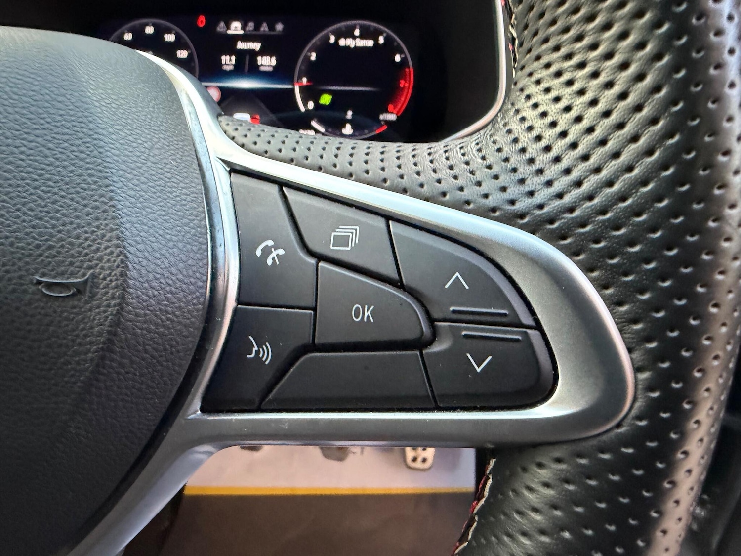 Used Renault Clio 2023 for sale - 74622678: Photo 40