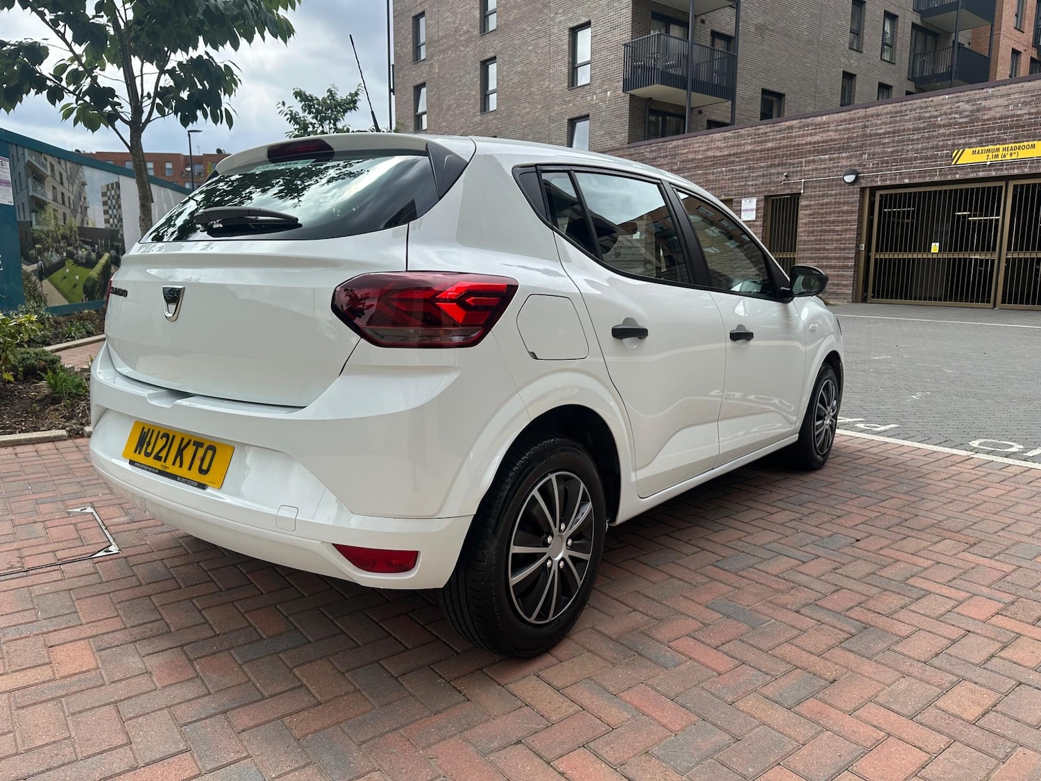 Used Dacia Sandero for sale - 76573558: Photo 2