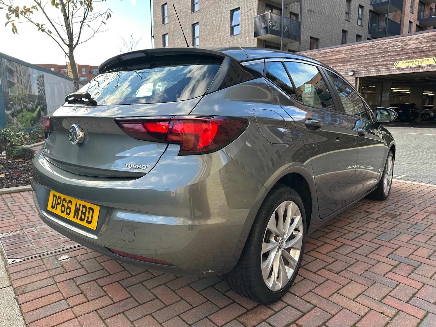 Used Vauxhall Astra 2016 for sale - 76667308: Photo 2