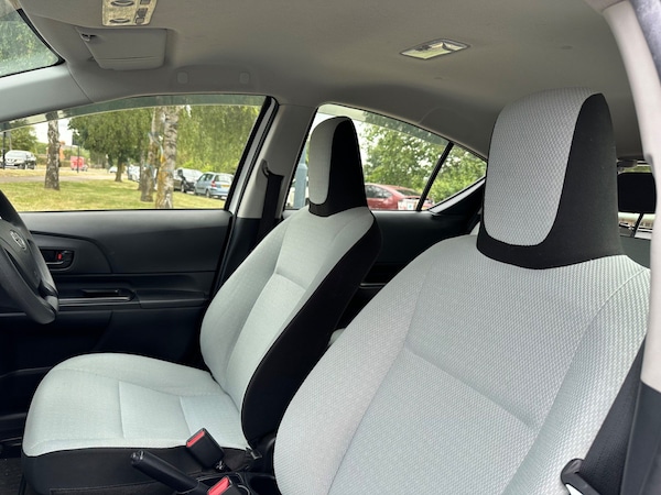 Used Toyota Aqua 2022 for sale - 74822490: Photo 25