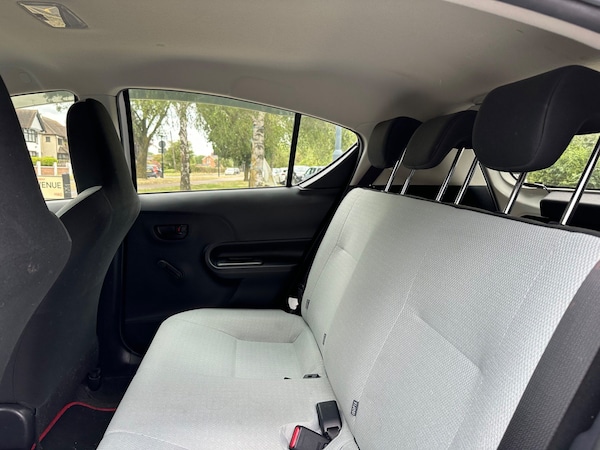 Used Toyota Aqua 2022 for sale - 74822490: Photo 32