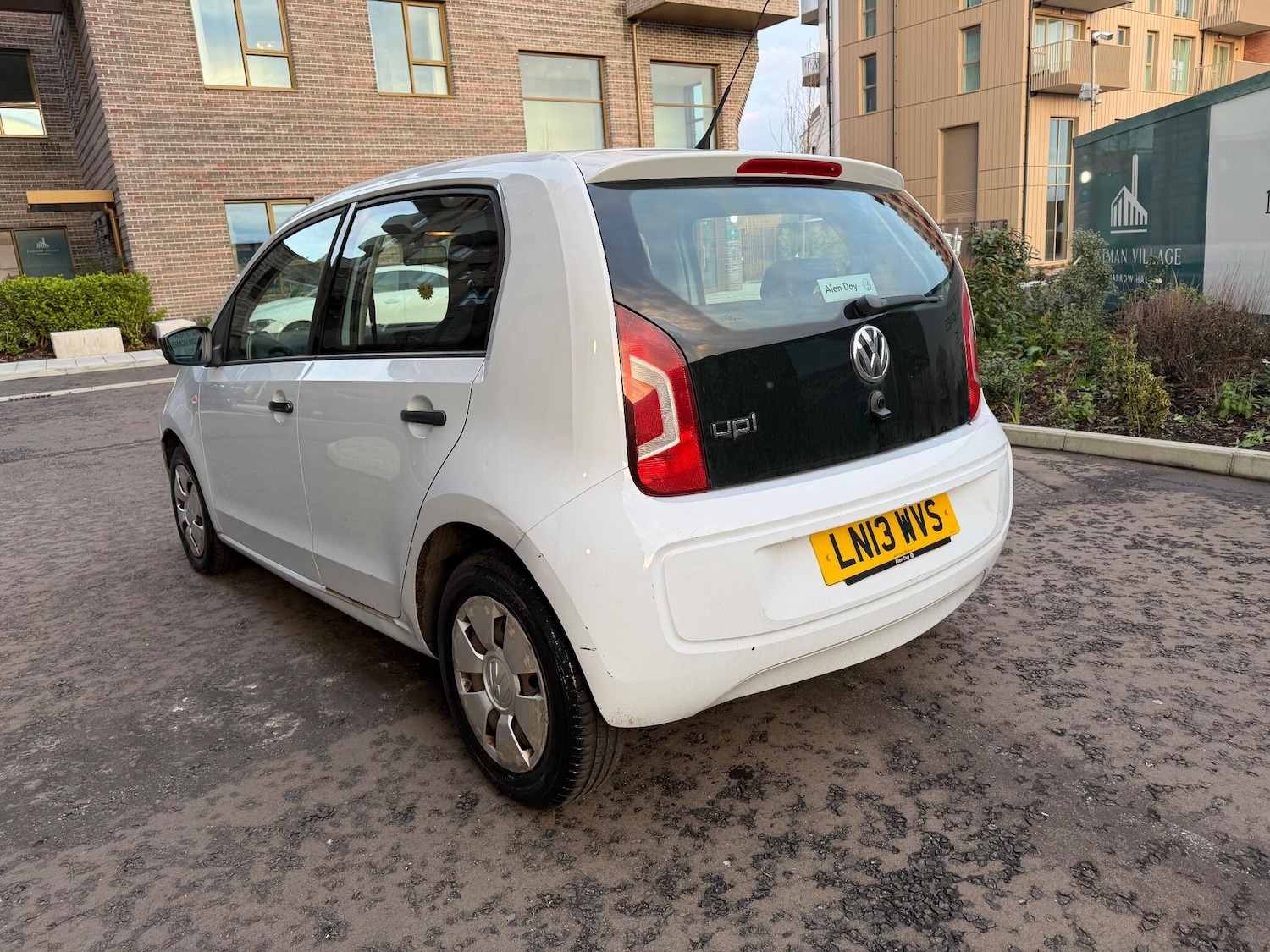 Used Volkswagen up! 2013 for sale - 77242516: Photo 2