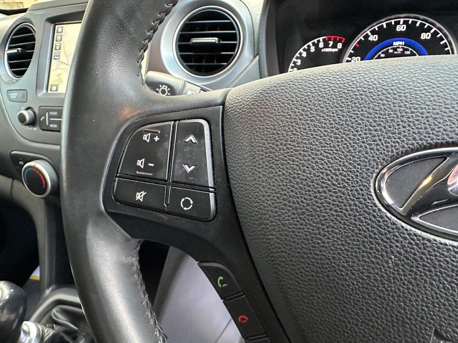 Used Renault Clio for sale - 76671170: Photo 29