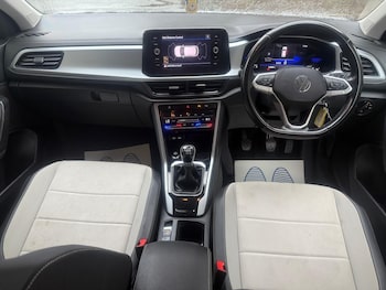 Used Volkswagen T-Roc 2023 for sale - 76409621: Photo