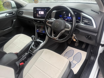 Used Volkswagen T-Roc 2023 for sale - 76409621: Photo