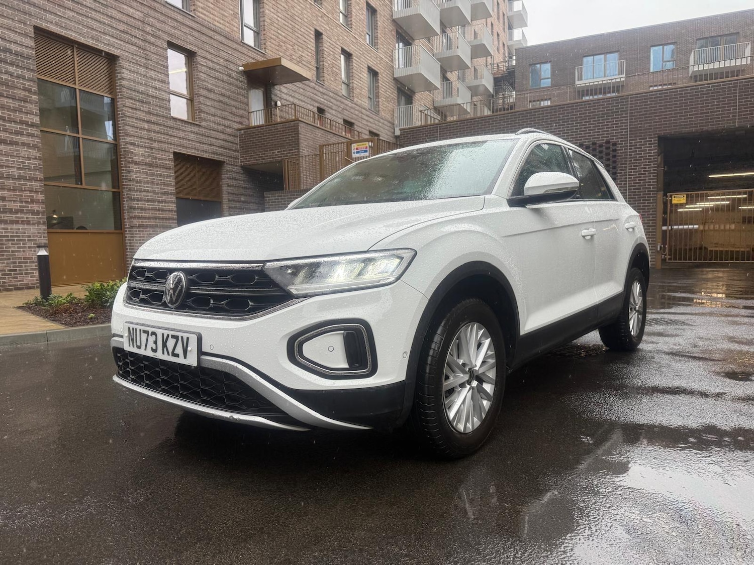 Used Volkswagen T-Roc 2023 for sale - 76409621: Photo 6