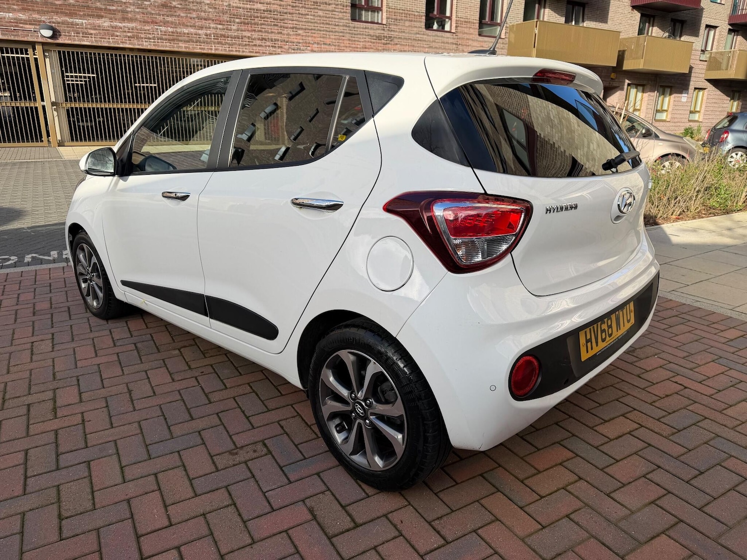 Used Hyundai i10 2018 for sale - 76887236: Photo 2