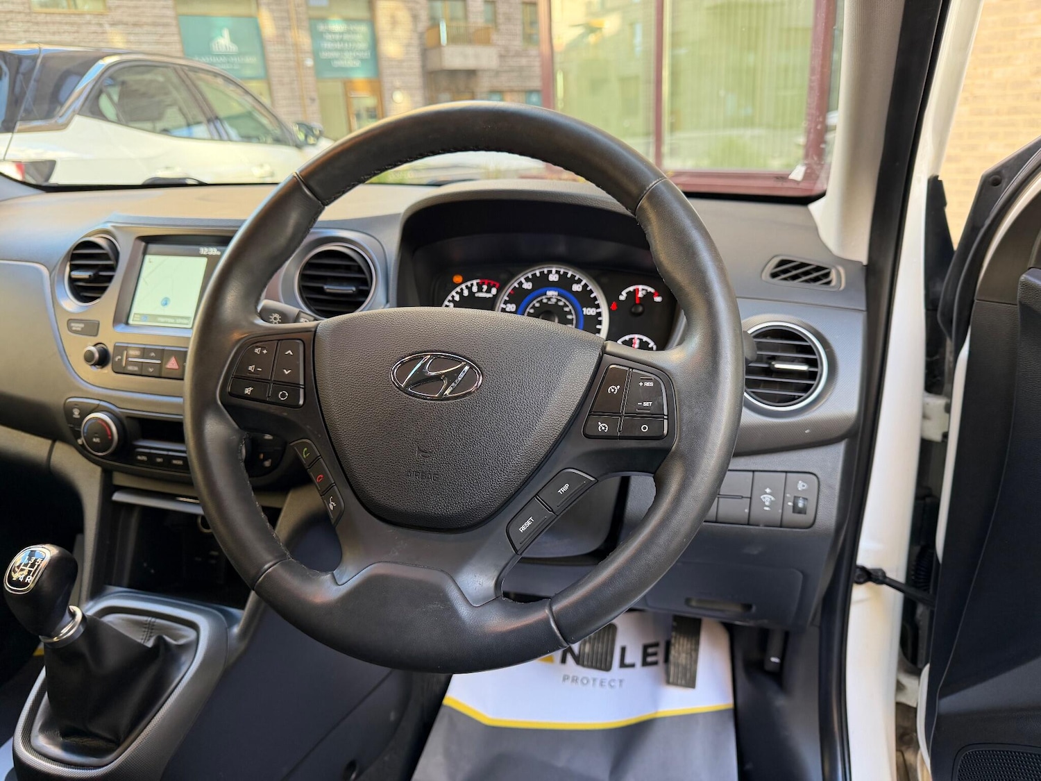 Used Hyundai i10 2018 for sale - 76887236: Photo 30