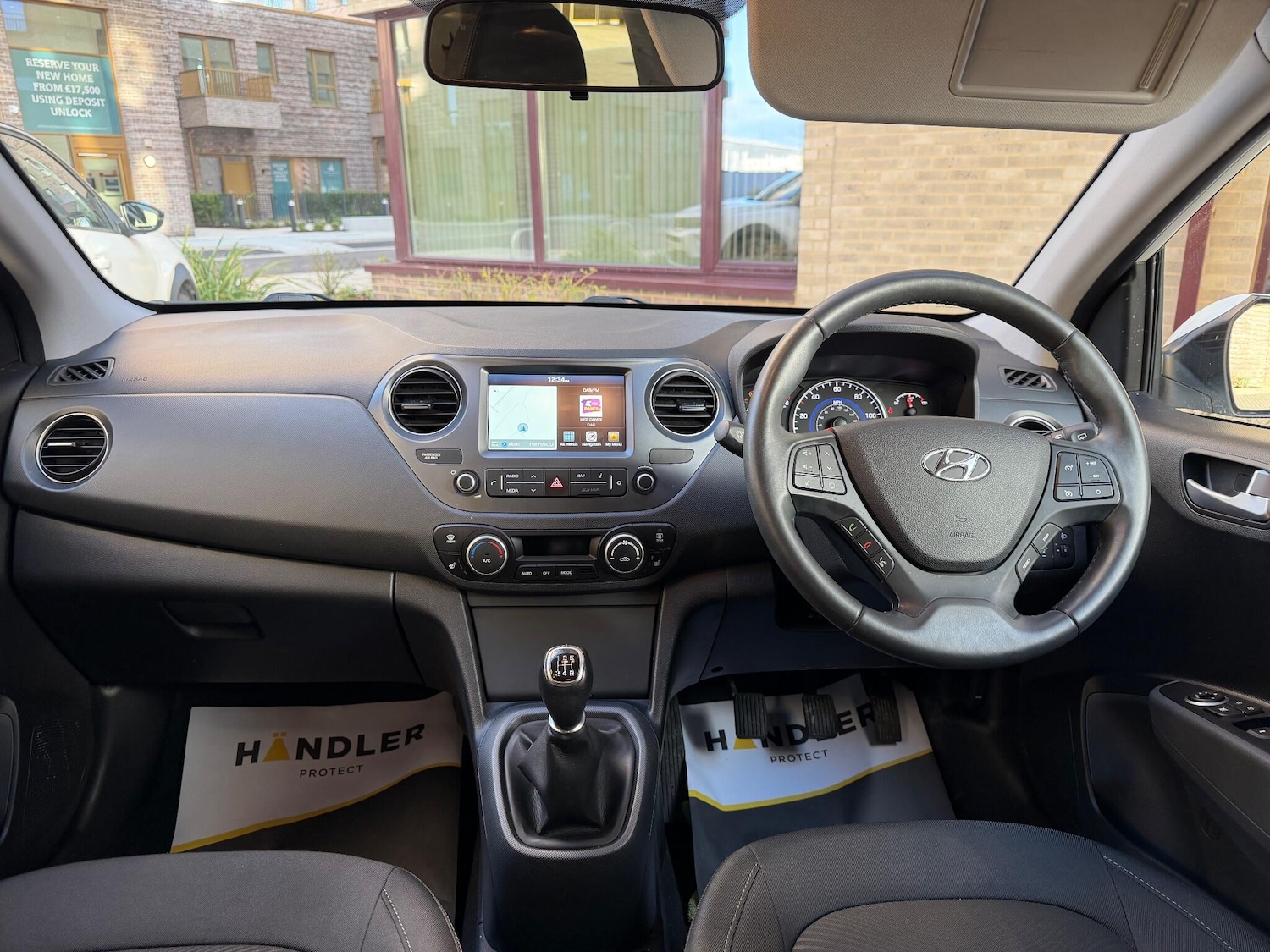 Used Hyundai i10 2018 for sale - 76887236: Photo 4