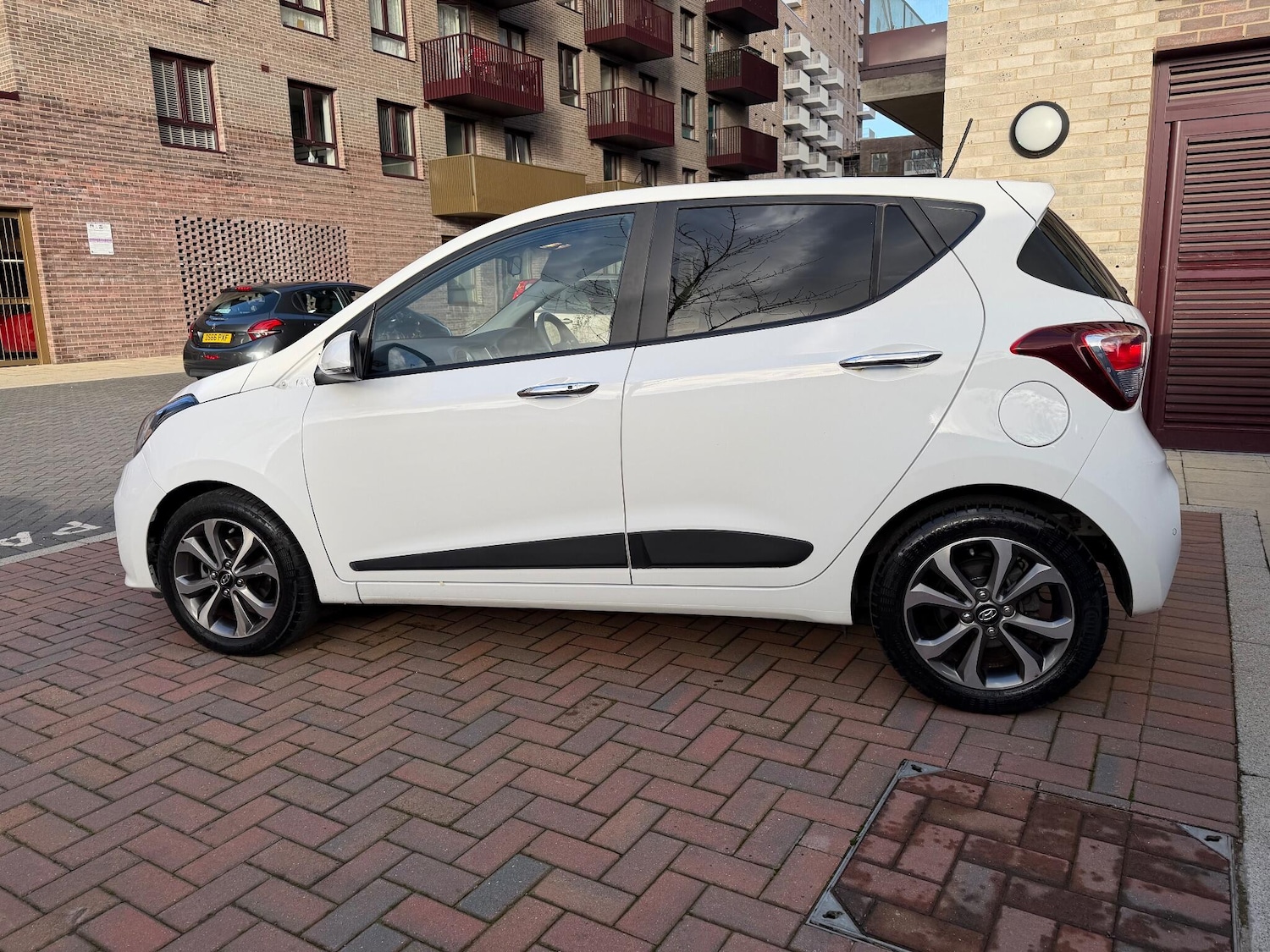 Used Hyundai i10 2018 for sale - 76887236: Photo 6
