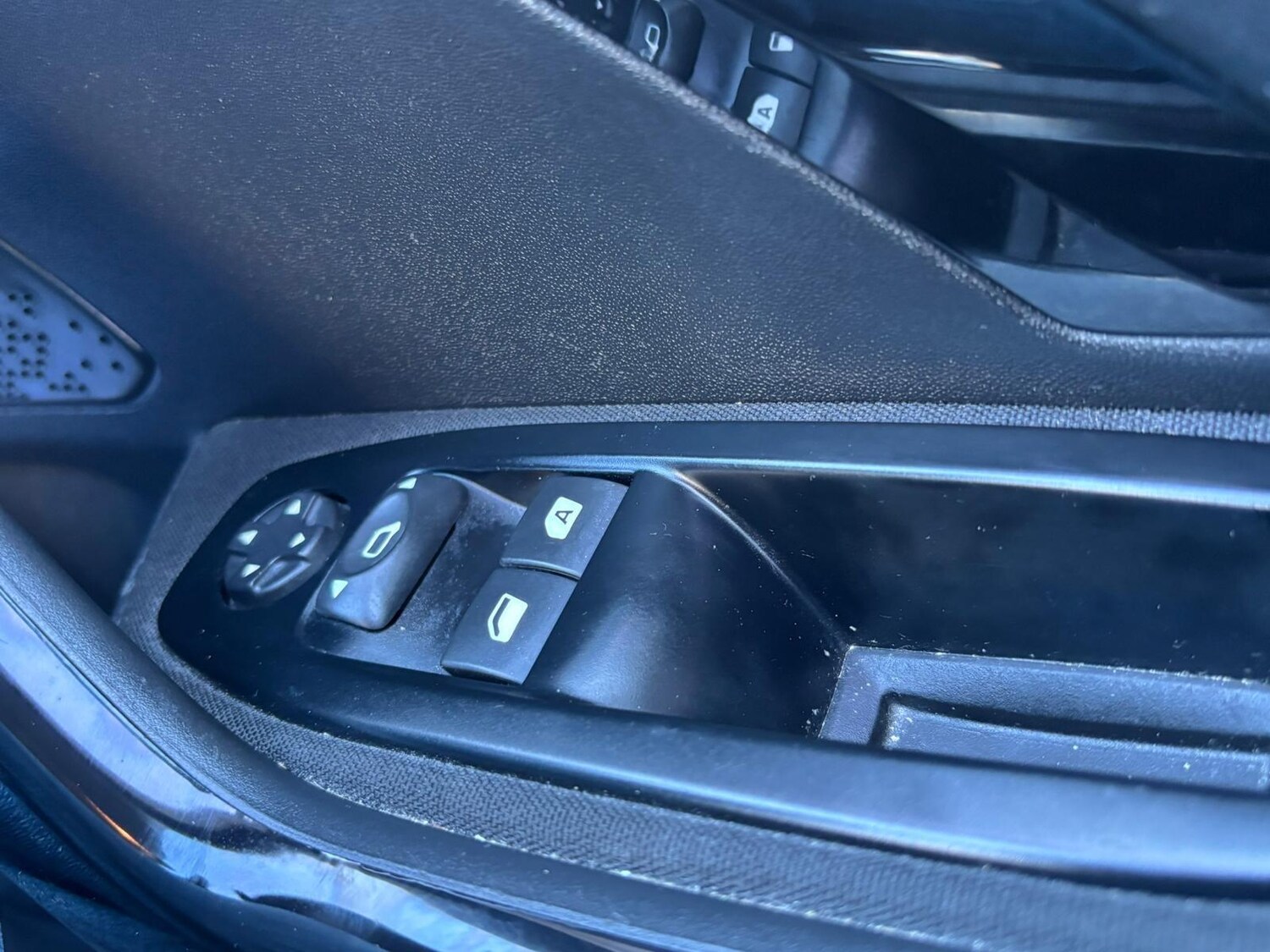 Used Peugeot 208 2016 for sale - 78157855: Photo 38