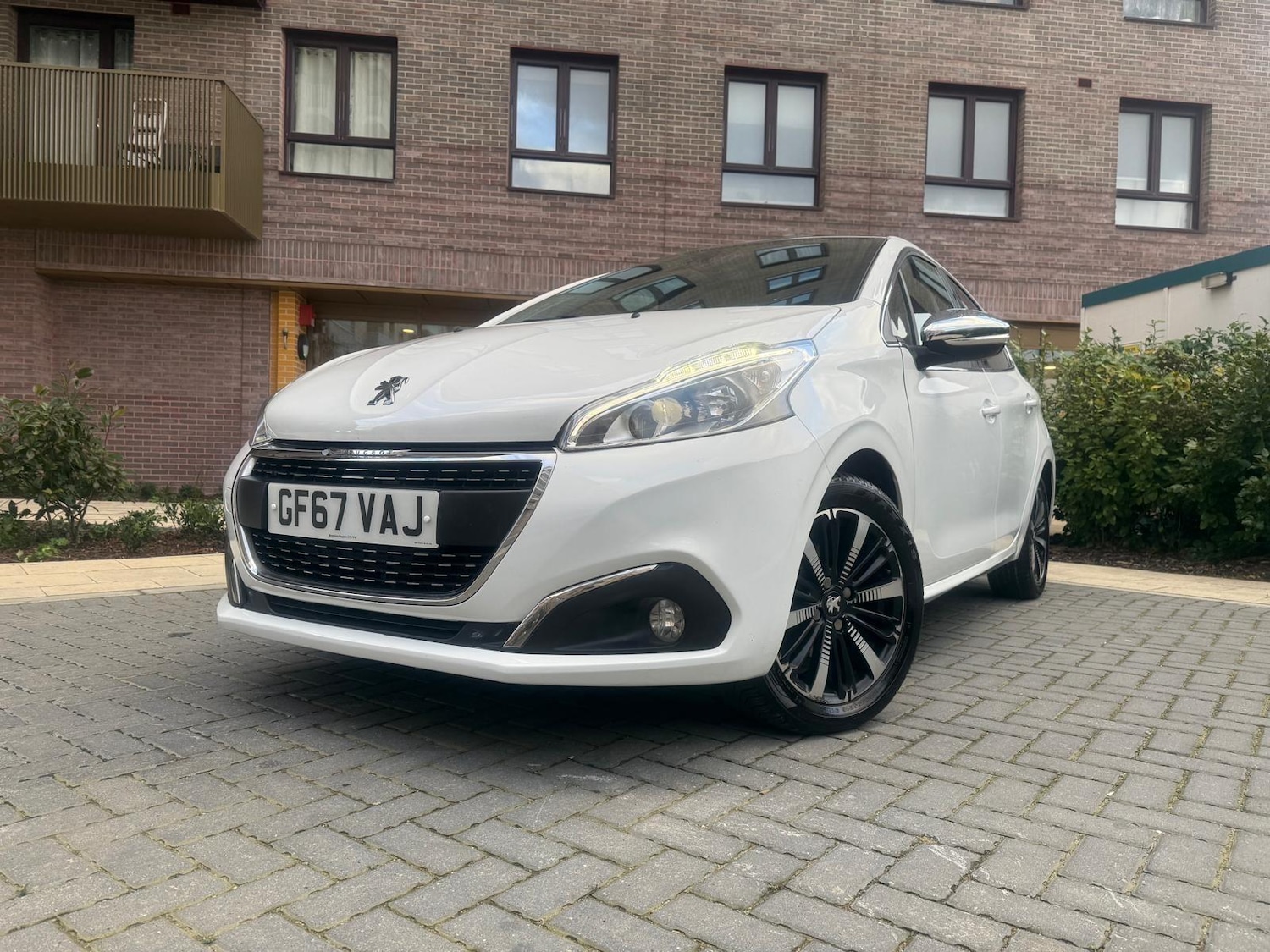 Used Peugeot 208 2017 for sale - 76240176: Photo 1