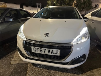 Peugeot - 208