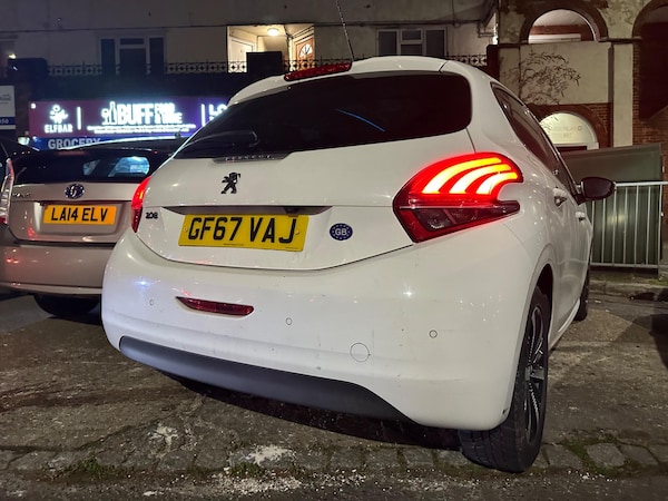 Used Peugeot 208 2017 for sale - 76240176: Photo 2