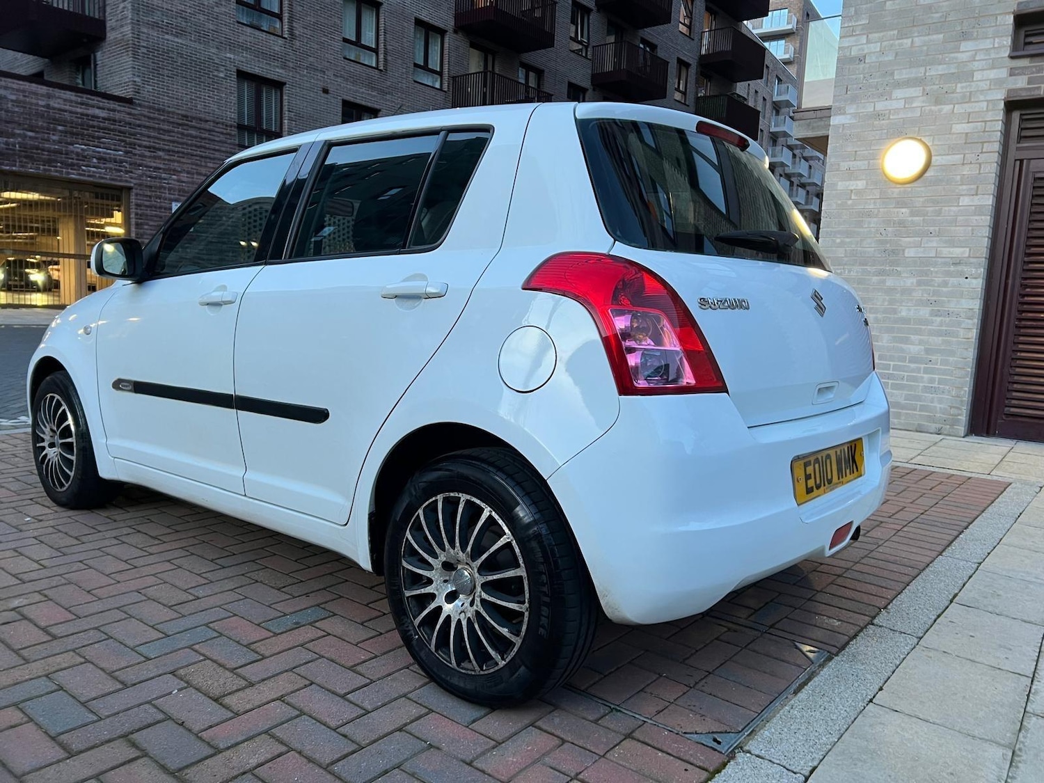 Used Suzuki Swift 2010 for sale - 77315114: Photo 2