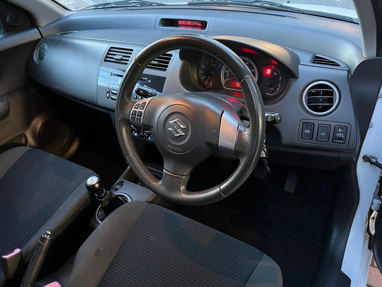 Used Suzuki Swift 2010 for sale - 77315114: Photo 22