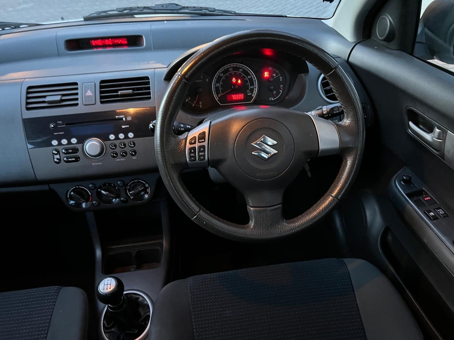 Used Suzuki Swift 2010 for sale - 77315114: Photo 23