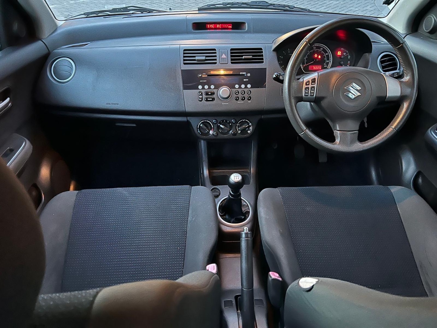 Used Suzuki Swift 2010 for sale - 77315114: Photo 3