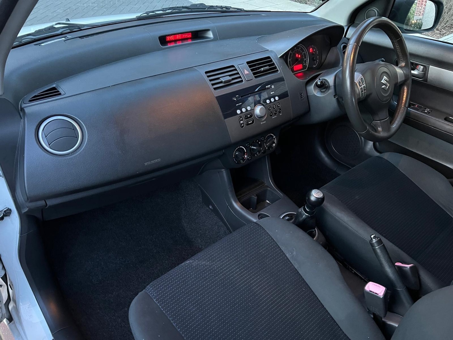 Used Suzuki Swift 2010 for sale - 77315114: Photo 4