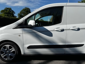 Used Ford Transit Courier 2018 for sale - 75153520: Photo