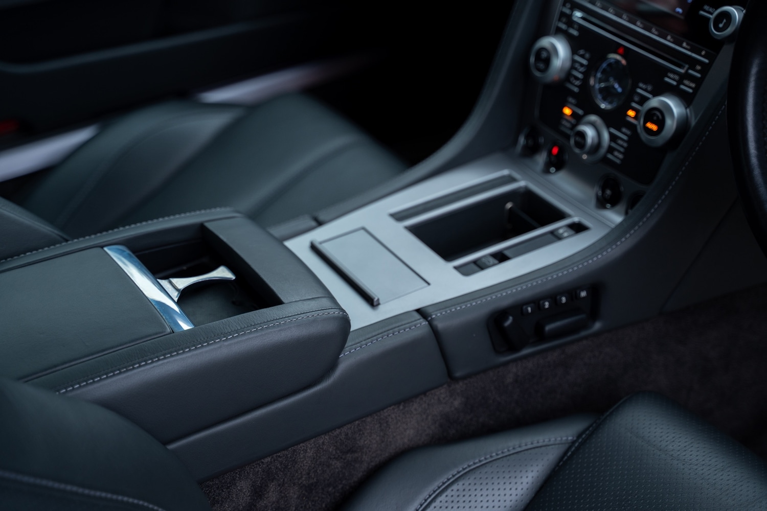 Used Aston Martin DB9 2008 for sale - 78061558: Photo 26