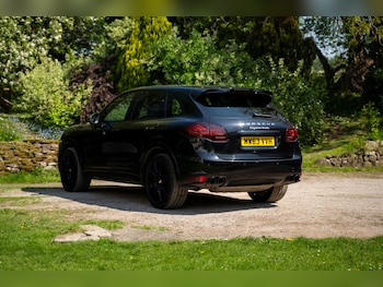 Used Porsche Cayenne 2014 for sale - 76076811: Photo