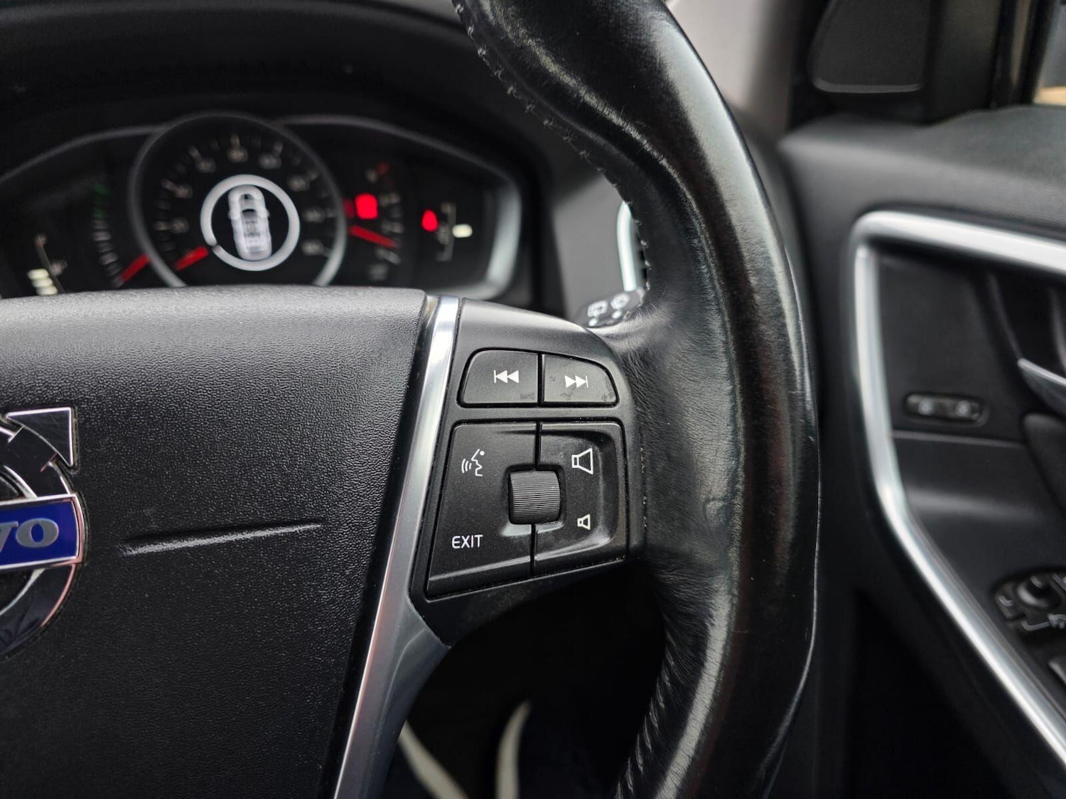 Used Volvo XC60 2014 for sale - 77166836: Photo 32