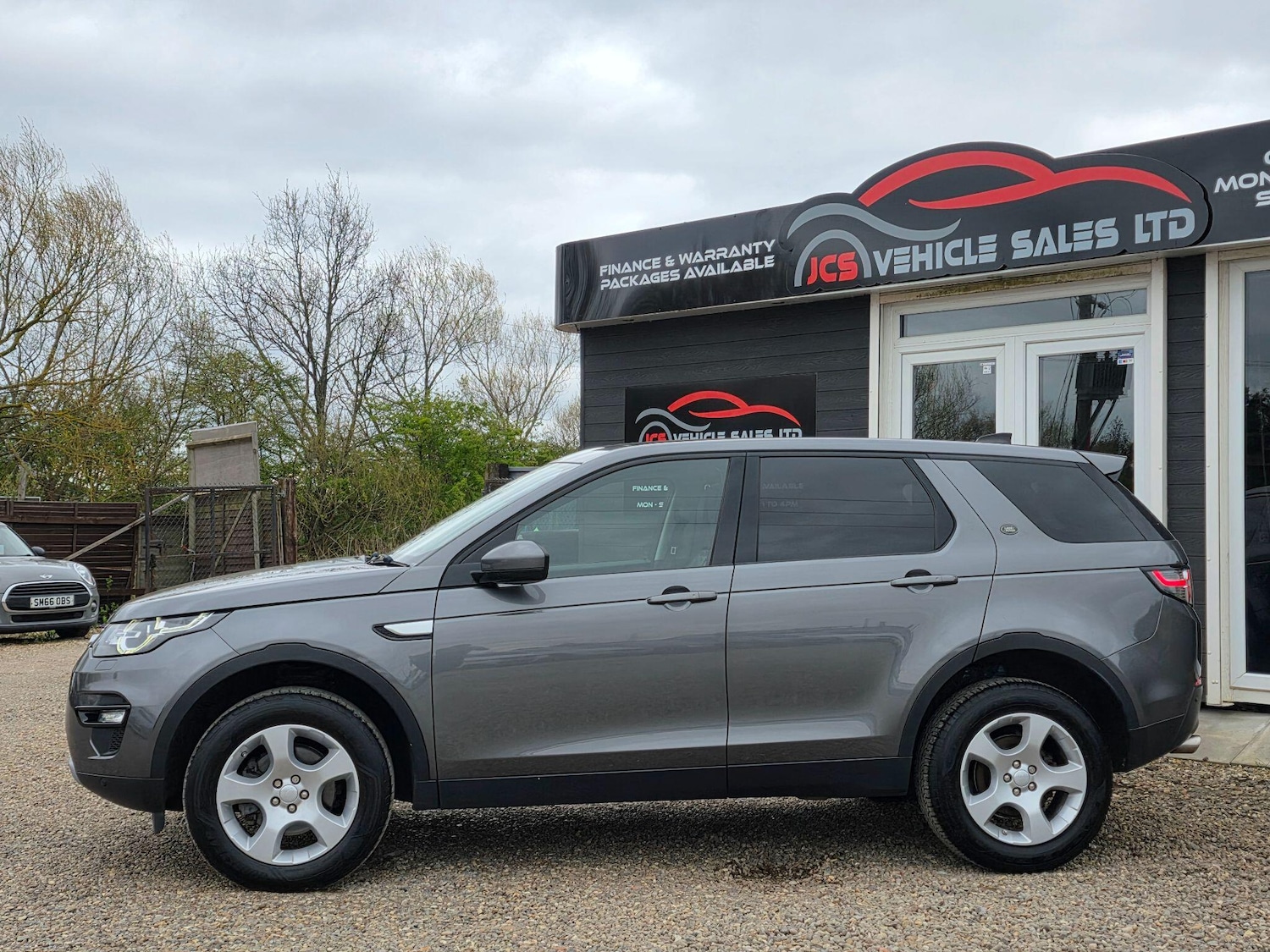 Used Land Rover Discovery Sport 2017 for sale - 78127417: Photo 11