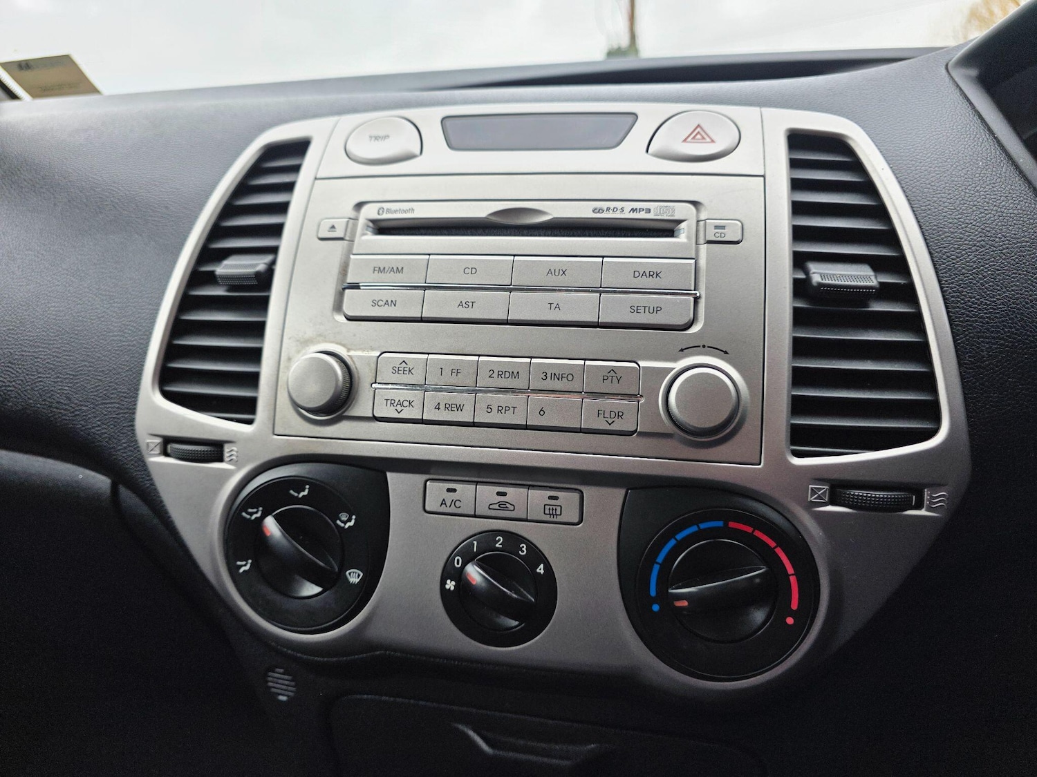 Used Hyundai i20 2010 for sale - 78085836: Photo 25