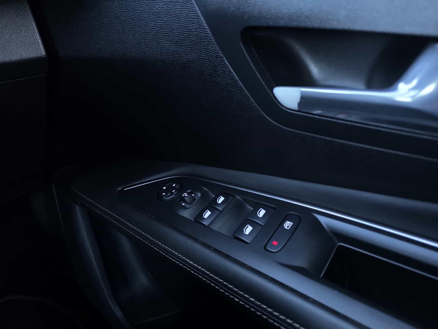 Used Peugeot 3008 2017 for sale - 76786749: Photo 28