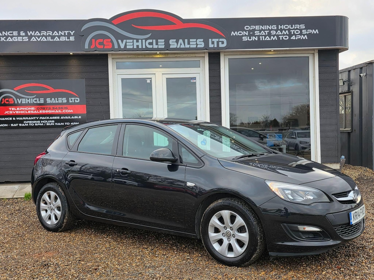Used Vauxhall Astra 2014 for sale - 76855792: Photo 2