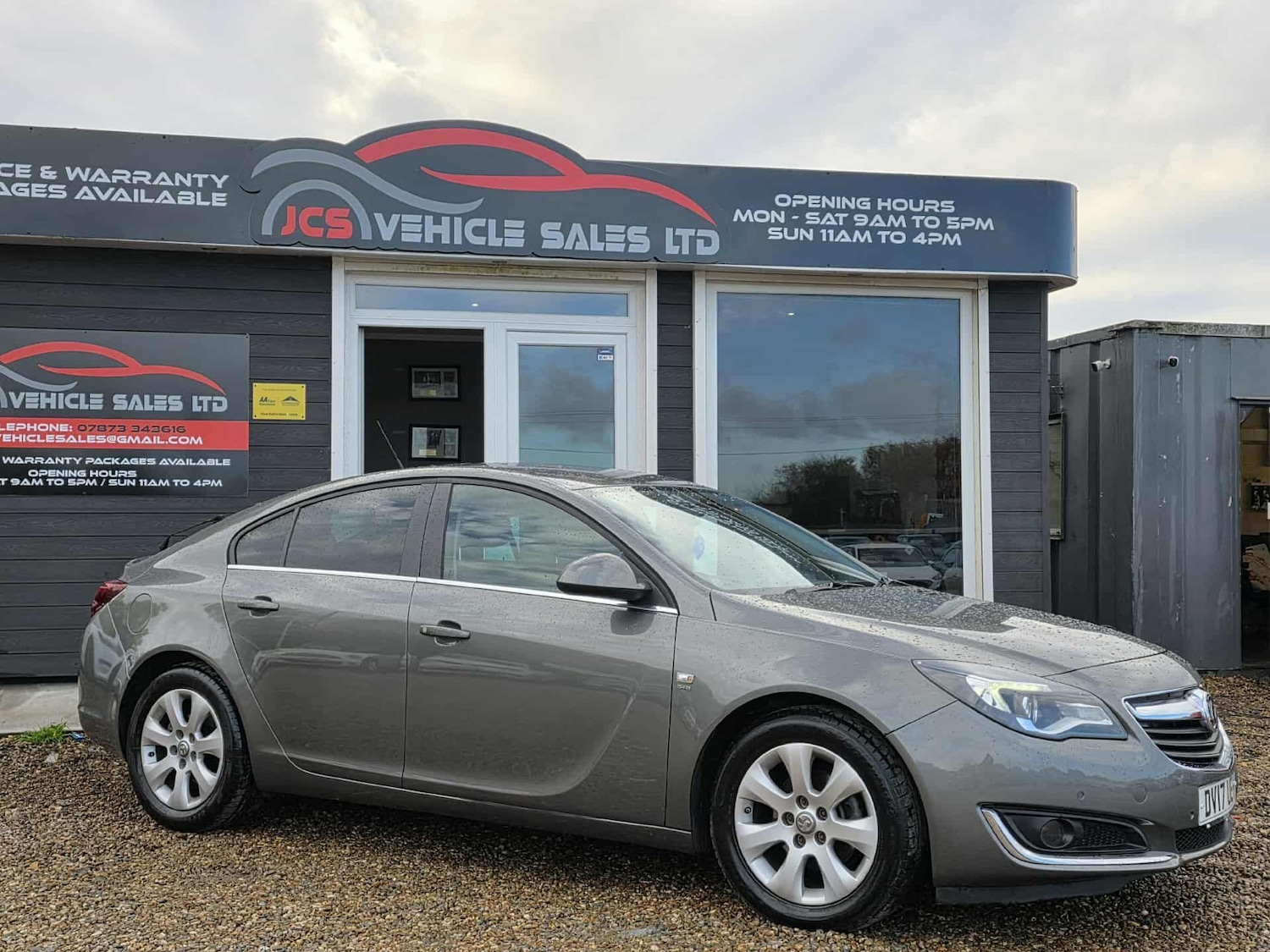 Used Vauxhall Insignia 2017 for sale - 76995311: Photo 2