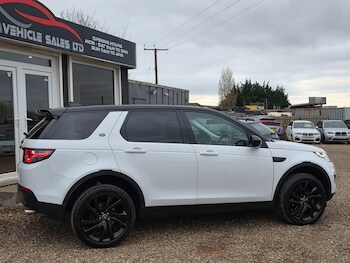 Used Land Rover Discovery Sport 2017 for sale - 76926007: Photo