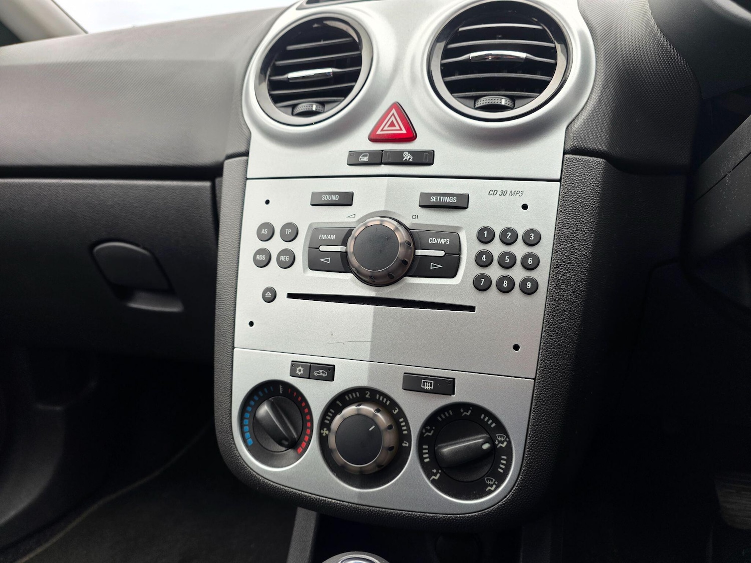 Used Vauxhall Corsa 2009 for sale - 77549277: Photo 25