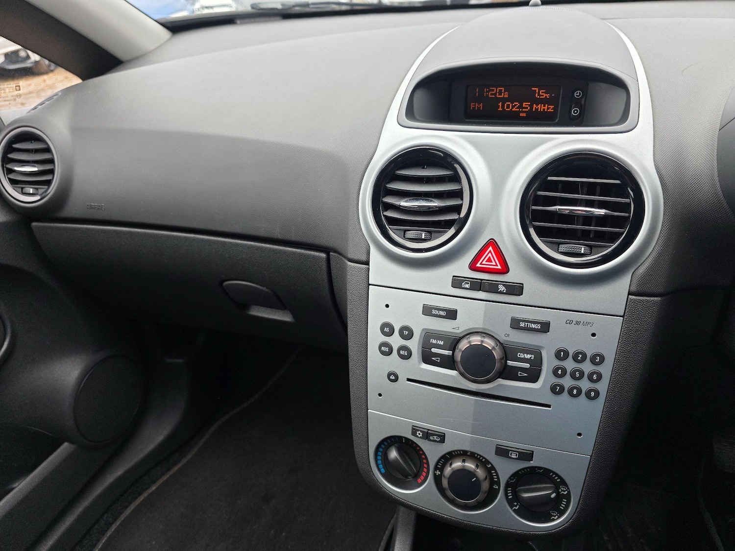 Used Vauxhall Corsa 2009 for sale - 77549277: Photo 26