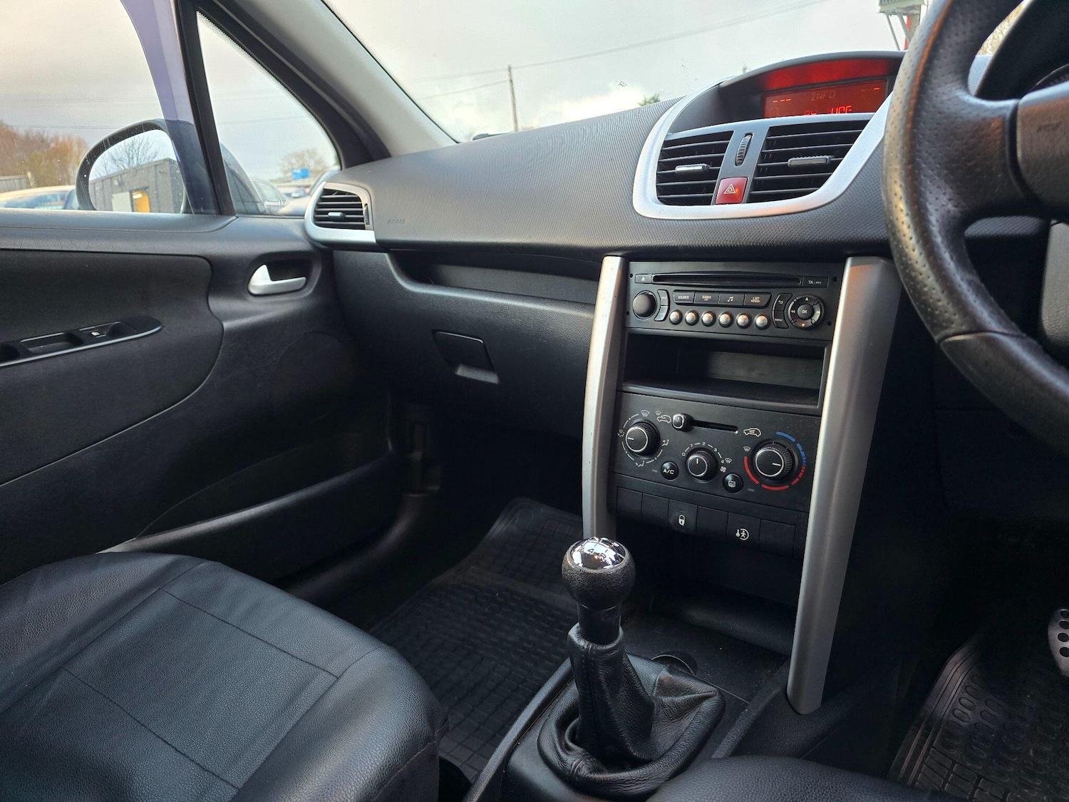 Used Peugeot 207 2012 for sale - 76633549: Photo 20