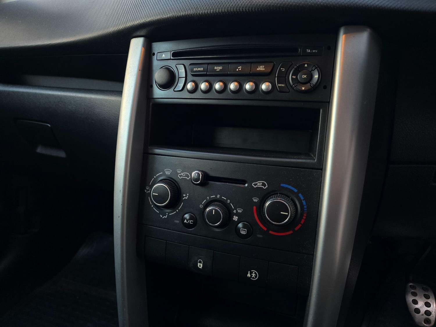 Used Peugeot 207 2012 for sale - 76633549: Photo 22