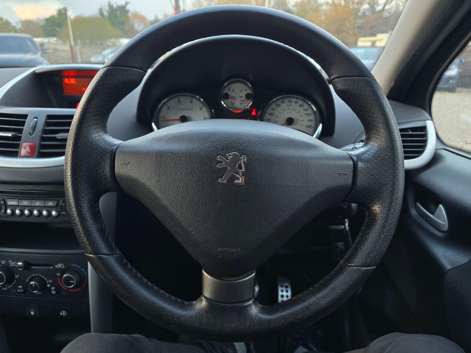 Used Peugeot 207 2012 for sale - 76633549: Photo 24