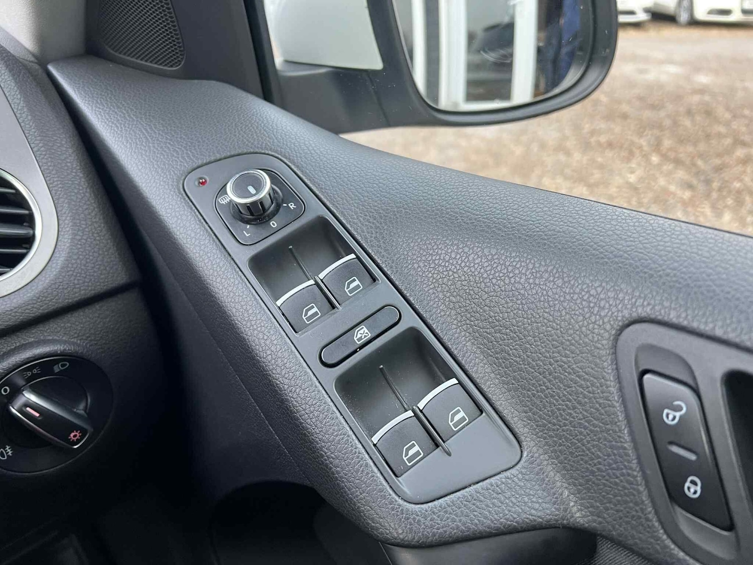 Used Volkswagen Tiguan 2011 for sale - 77358922: Photo 34