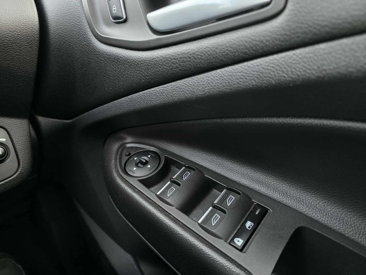 Used Ford Kuga 2015 for sale - 76599438: Photo 34