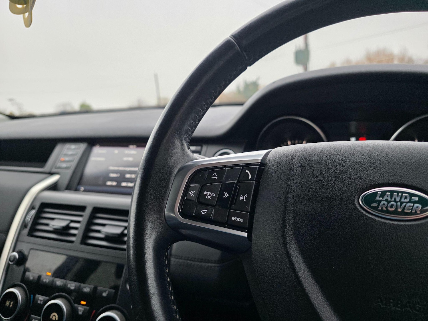 Used Land Rover Discovery Sport 2017 for sale - 77425593: Photo 31