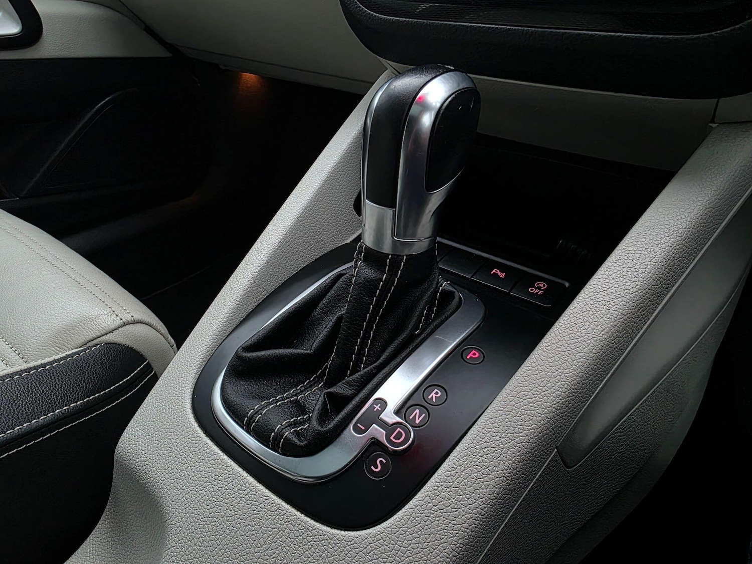 Used Volkswagen Scirocco 2015 for sale - 78047251: Photo 25