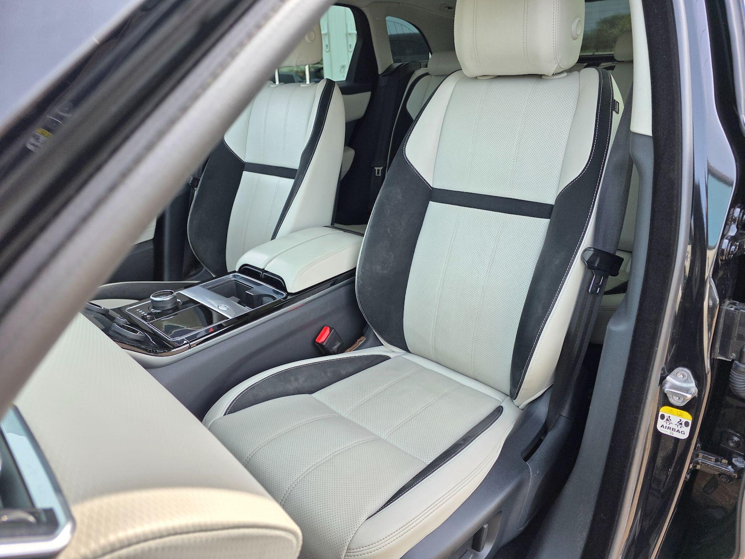 Used Land Rover Range Rover Velar 2017 for sale - 78205407: Photo 25