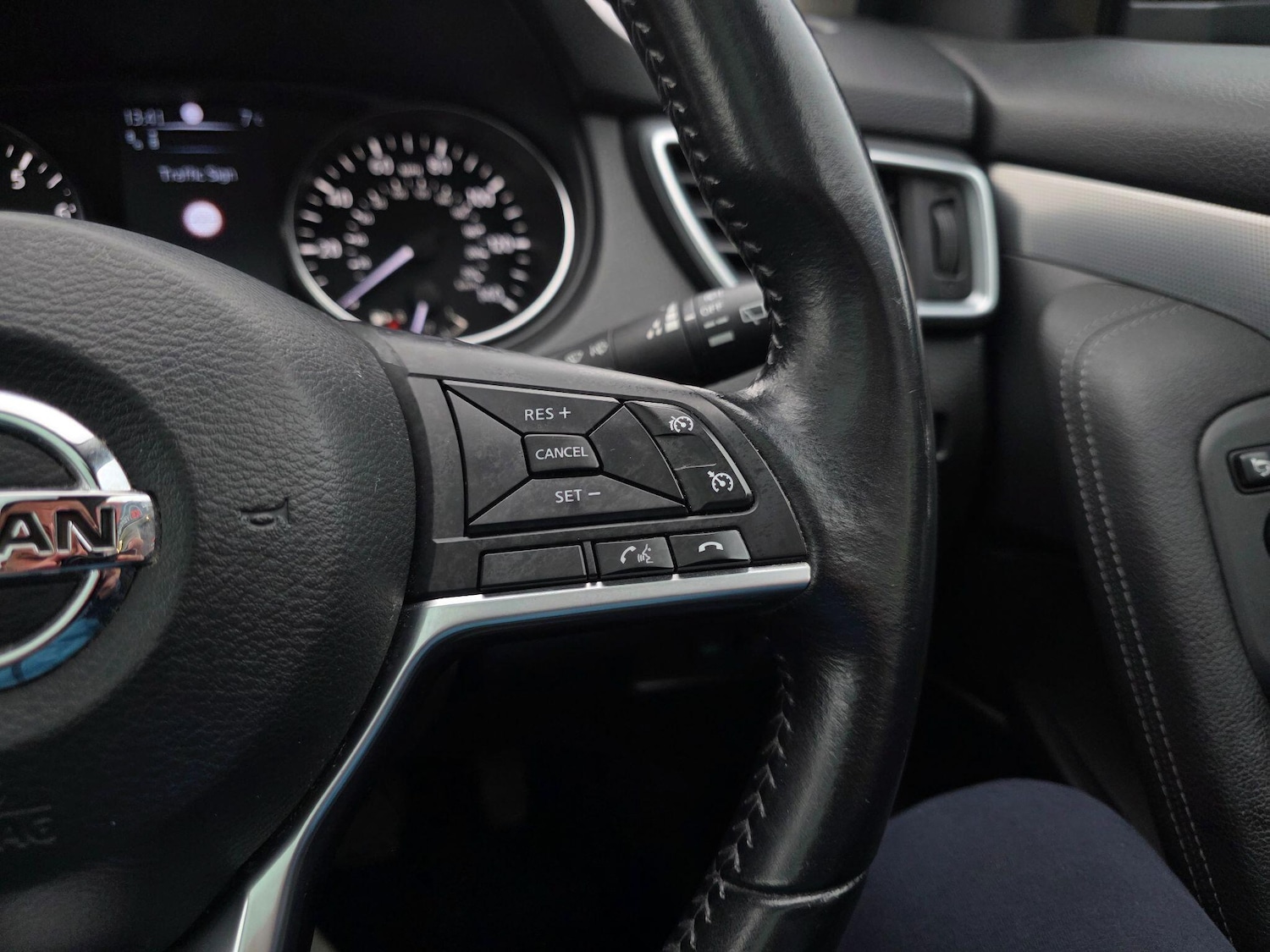 Used Nissan Qashqai 2017 for sale - 77425101: Photo 35