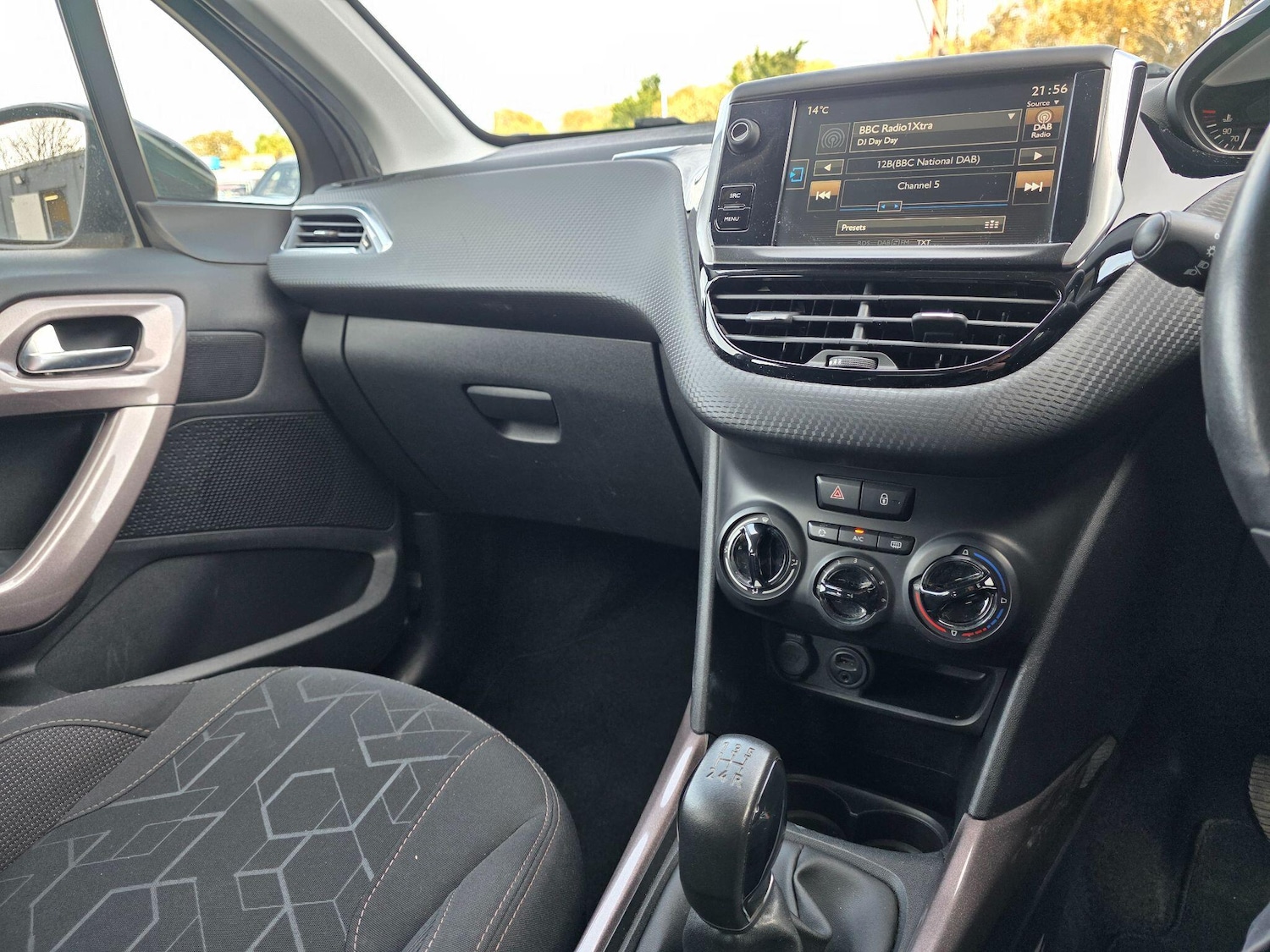 Used Peugeot 2008 2015 for sale - 76898560: Photo 21