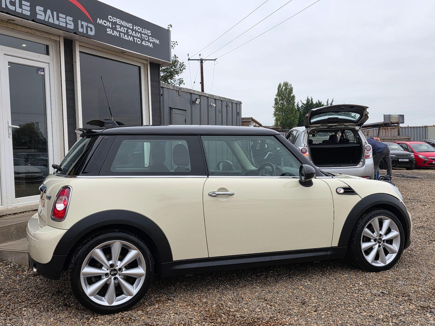 Used MINI Hatch 2011 for sale - 76599455: Photo 4