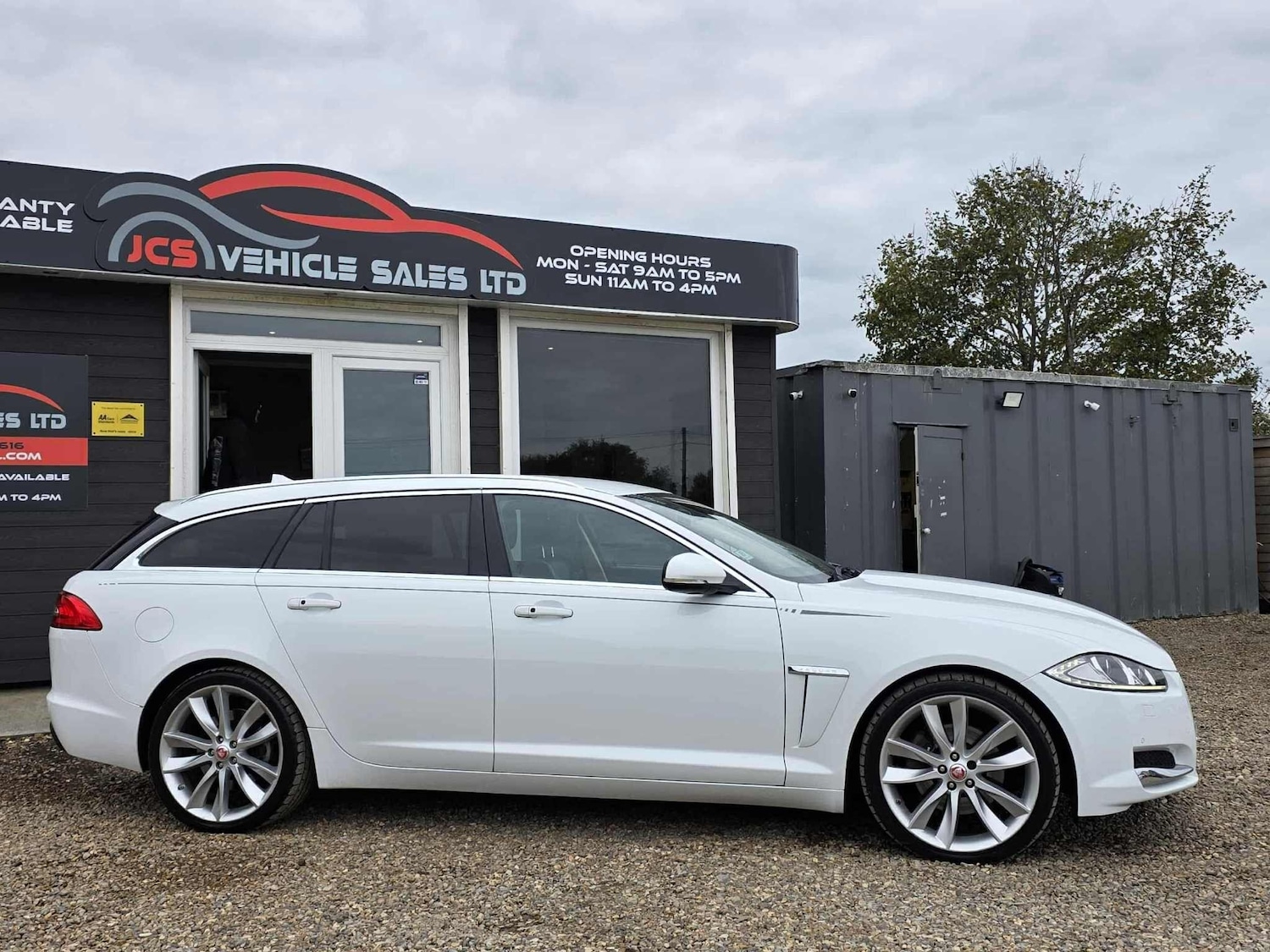 Used Jaguar XF 2014 for sale - 76990330: Photo 3