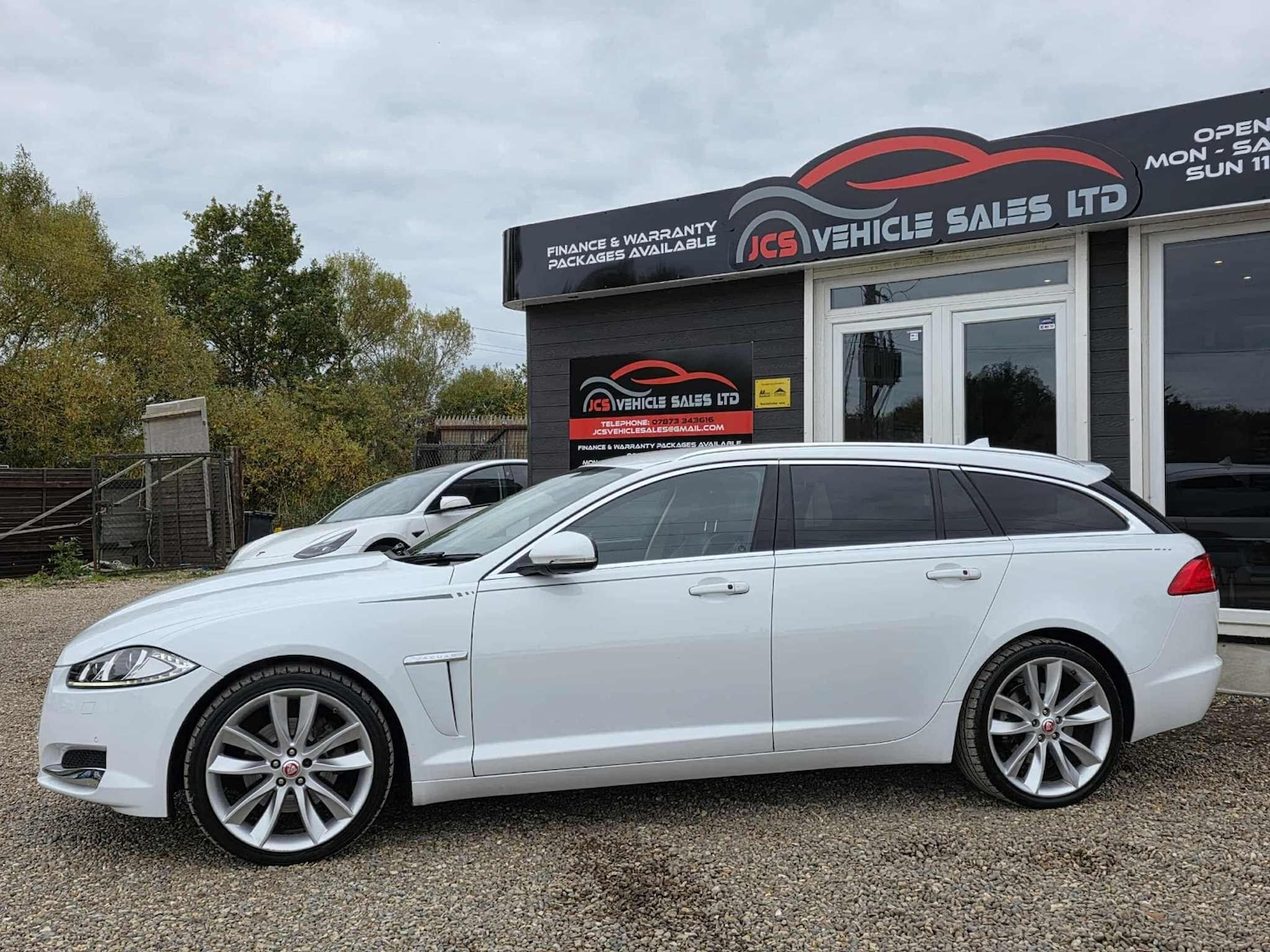 Used Jaguar XF 2014 for sale - 76990330: Photo 9