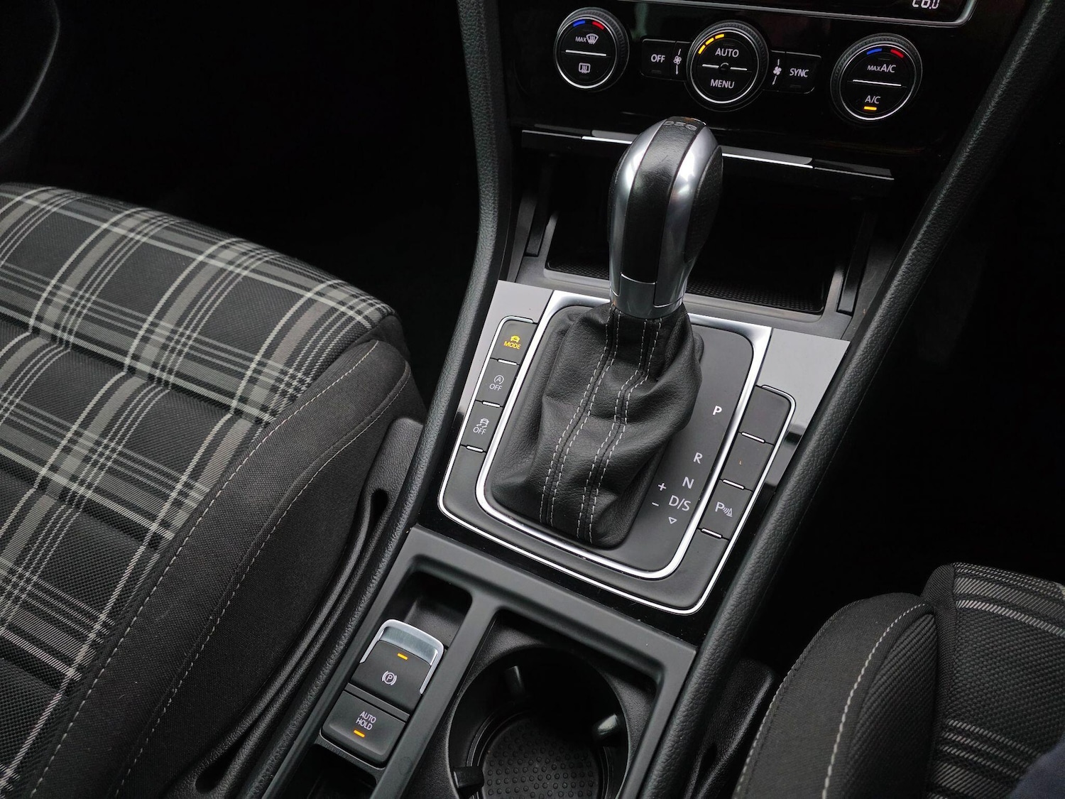 Used Volkswagen Golf 2018 for sale - 77021004: Photo 23