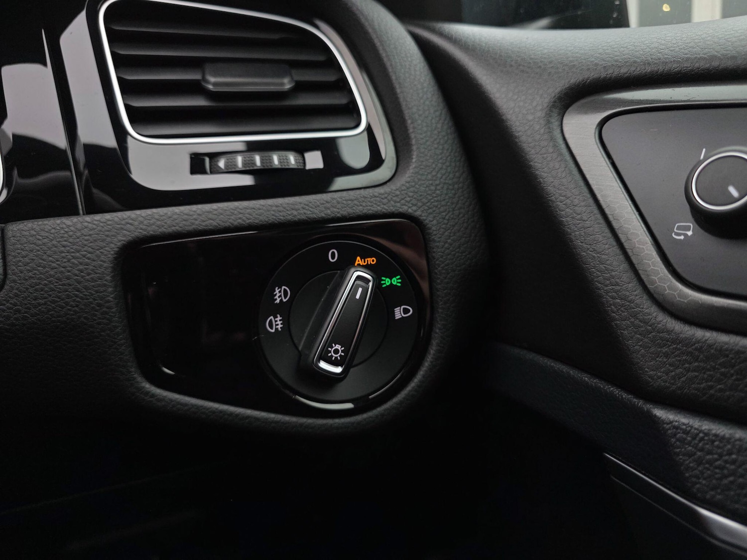 Used Volkswagen Golf 2018 for sale - 77021004: Photo 34